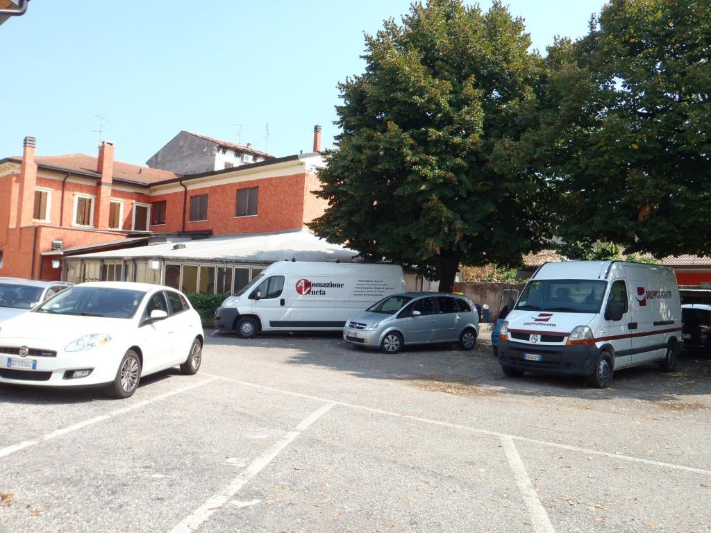 Albergo Pizzeria Sole San Giovanni Lupatoto Exteriör bild