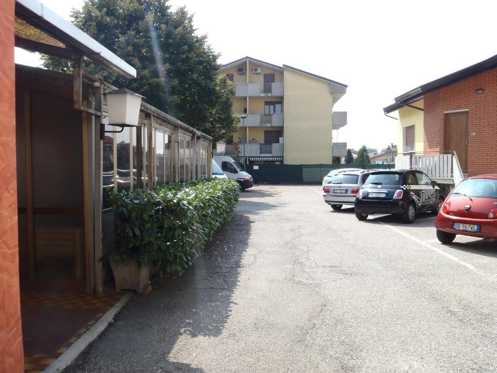 Albergo Pizzeria Sole San Giovanni Lupatoto Exteriör bild