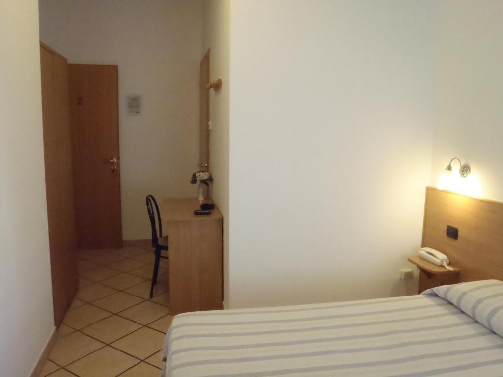 Albergo Pizzeria Sole San Giovanni Lupatoto Exteriör bild