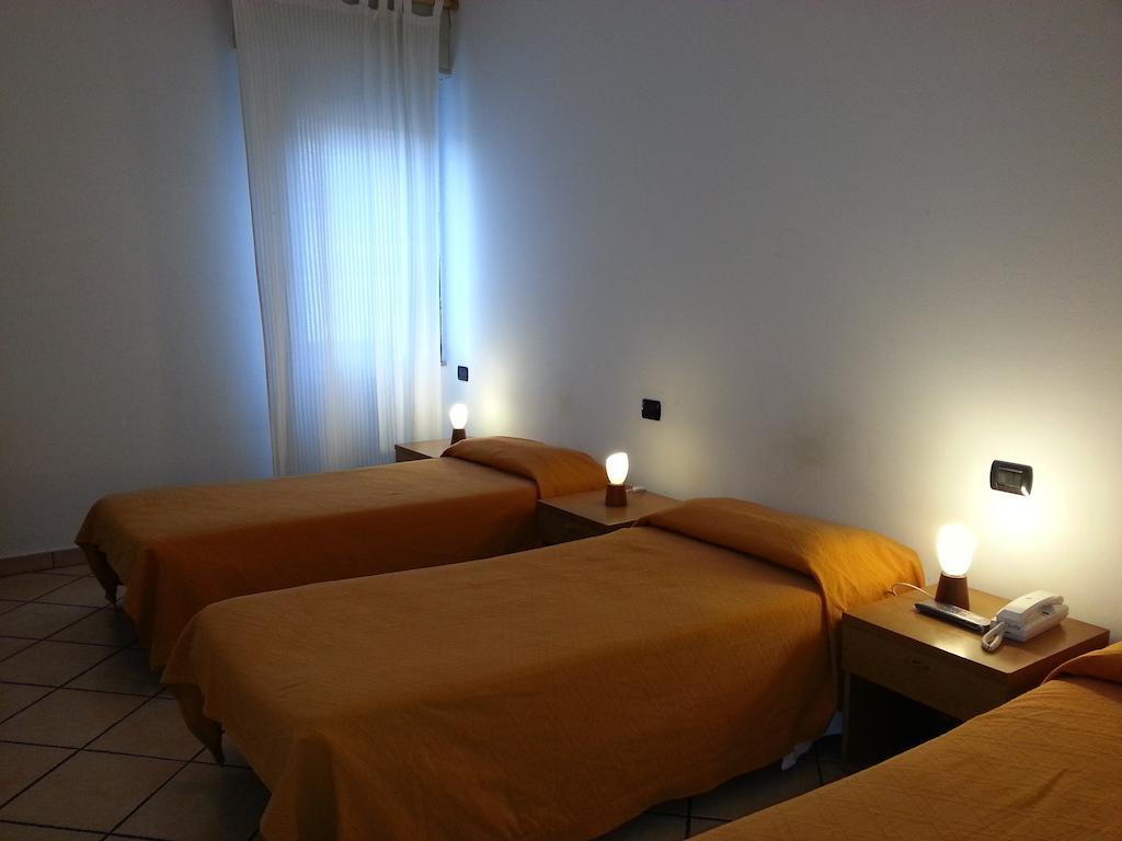 Albergo Pizzeria Sole San Giovanni Lupatoto Exteriör bild