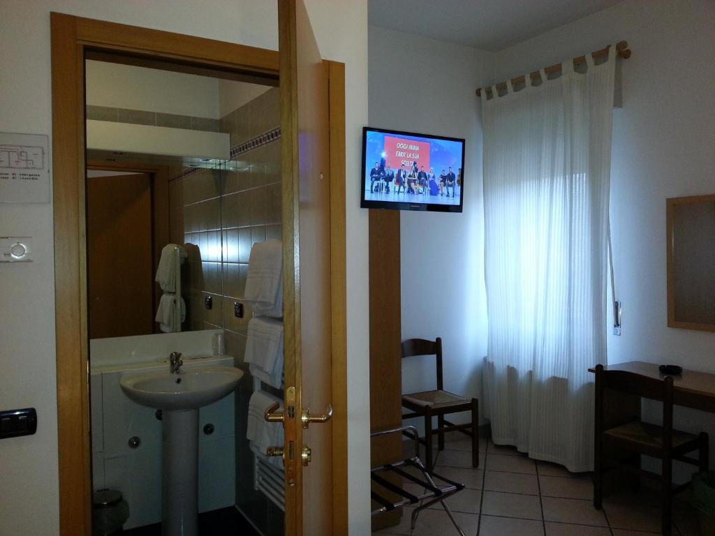 Albergo Pizzeria Sole San Giovanni Lupatoto Rum bild
